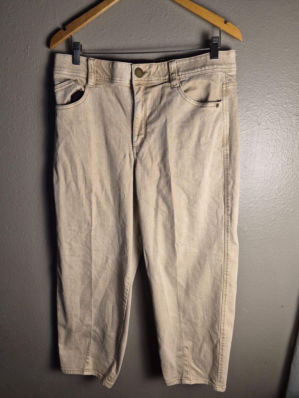 Democracy High Rise Beige/Cream Straight-Leg Jeans